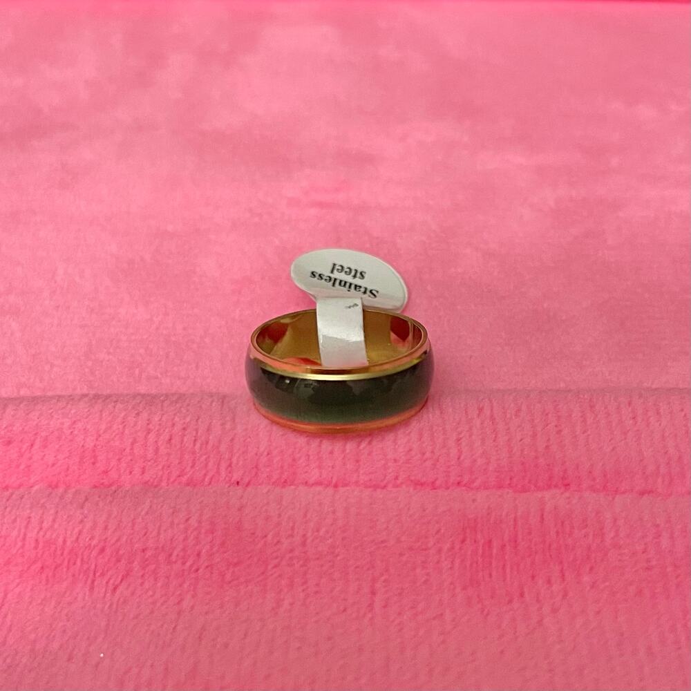 NEW Women's Ring Size 6.5 Emerald Green and Gold